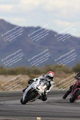 media/Nov-16-2025-Race Pace (Sun) [[8c5fa54630]]/Non Verified Riders (1st 20 Minutes)/5-Turn 15 (110pm)/